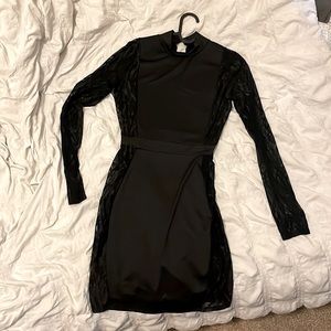 Size M/L Black with lace sleeves and on the sides of the Dress